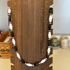 5/$20 Avon vintage black and white necklace